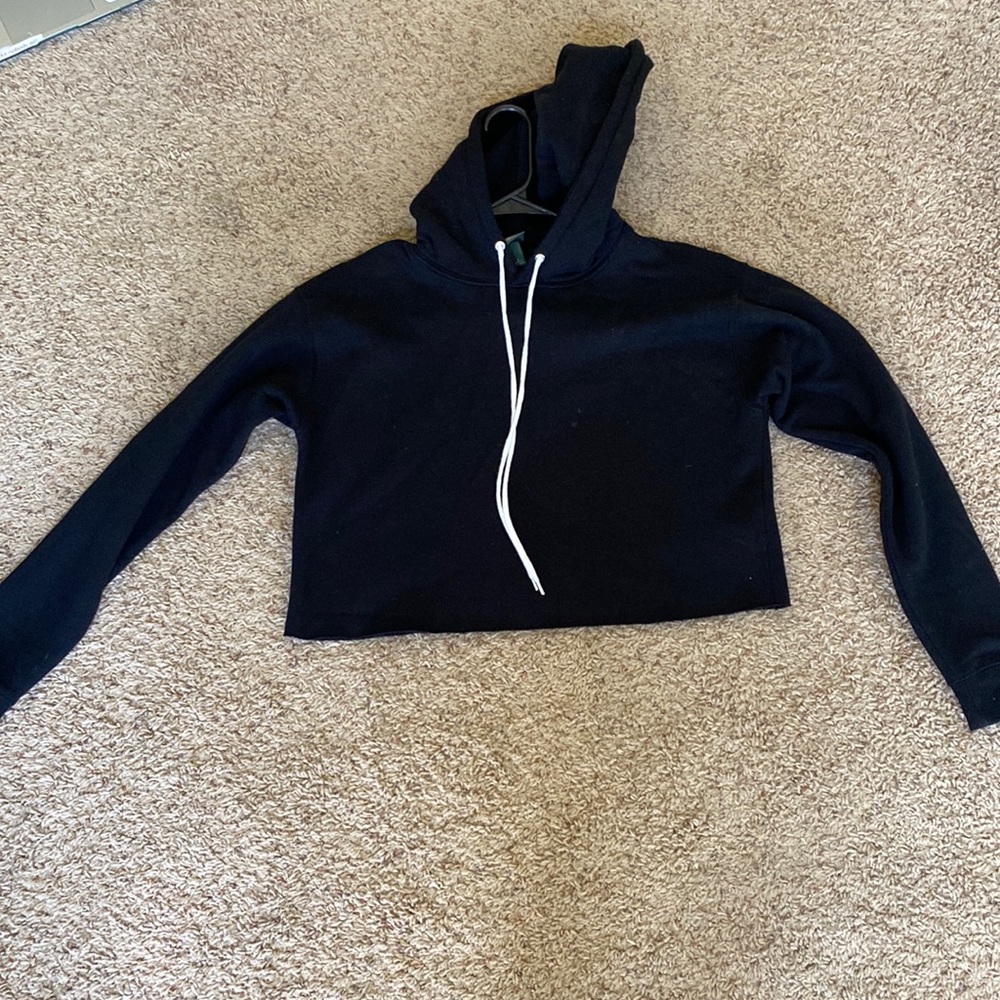 Cropped, black sweatshirt